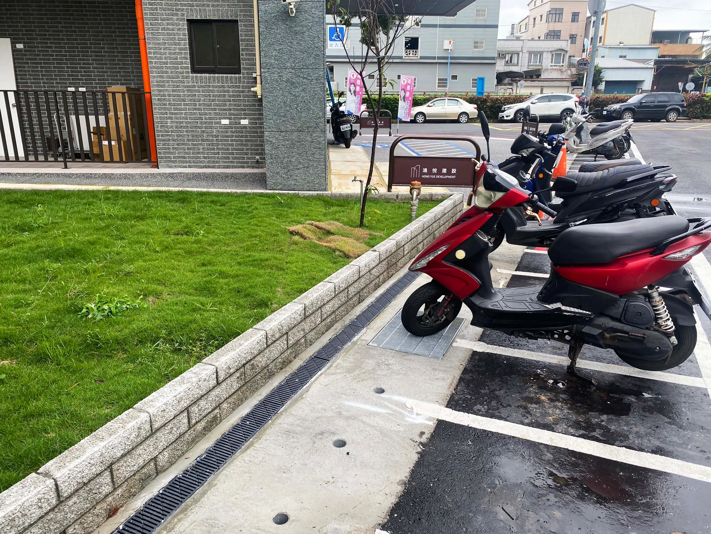 社區停車場入口-1