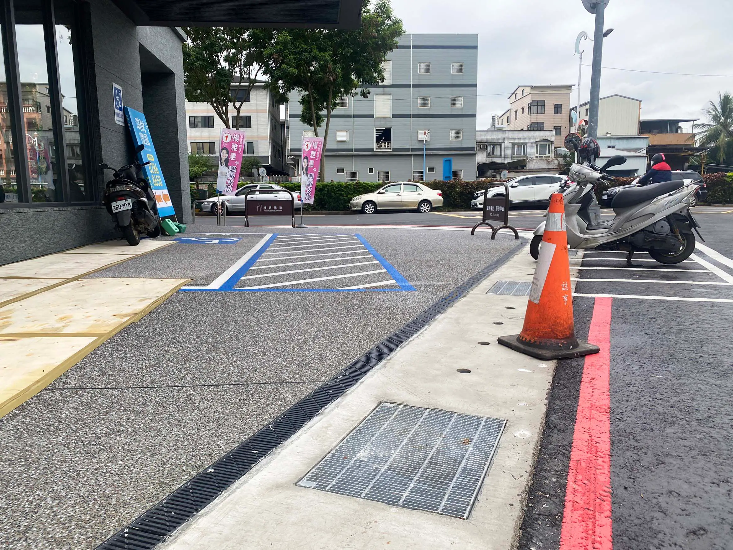 社區停車場入口-3